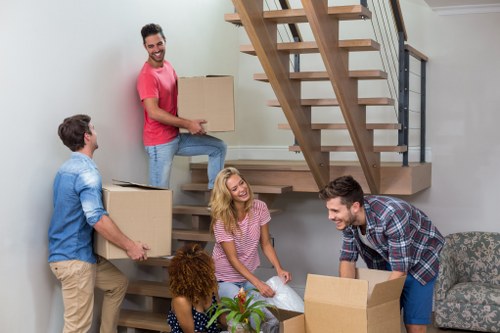 Moving van service near Harringay streets and flats